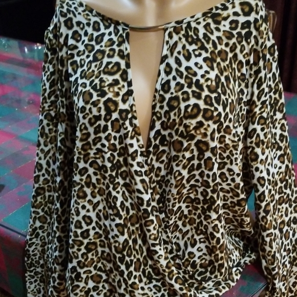 Top - Picture 2 of 8